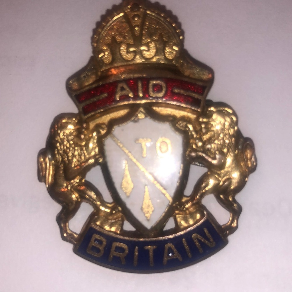 Aid to Britain pin